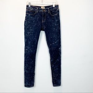 J Haus | Skinny Jeans | Distressed Wash | {893}